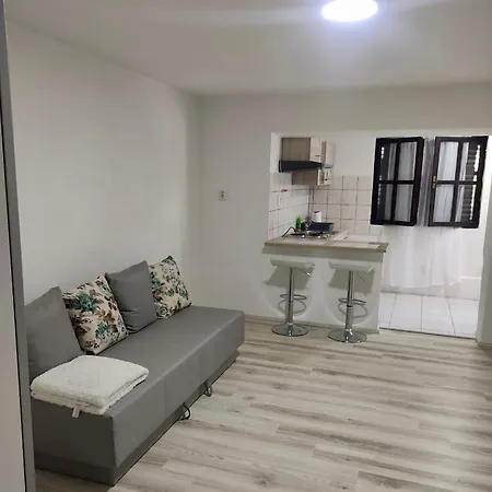 Apartment Palms